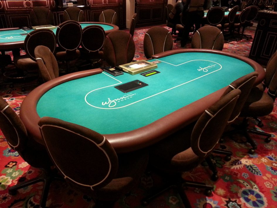 Качественная мебель для покера выглядит так